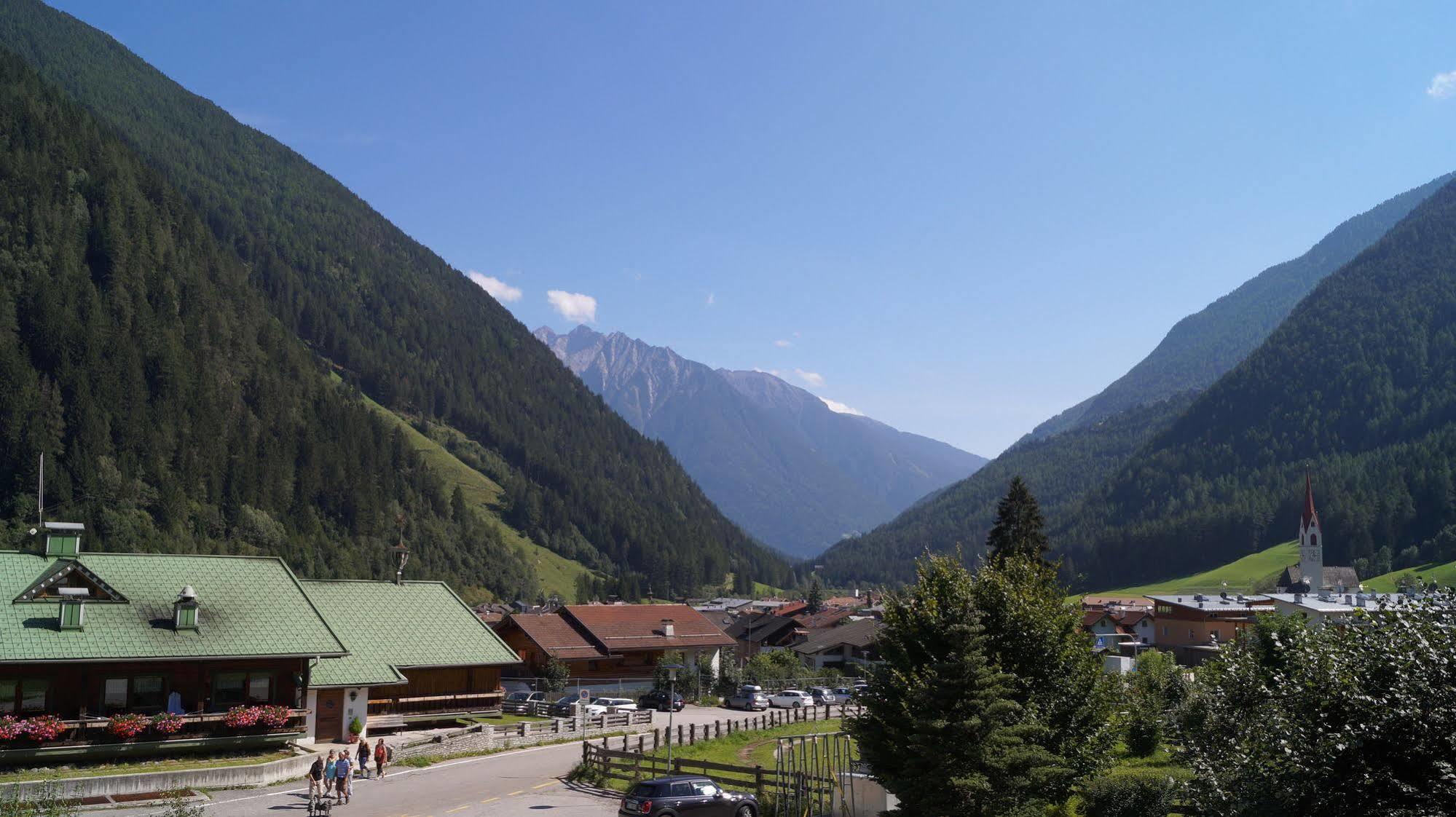 Hotel Schwarzbachhof Luttach Exterior foto